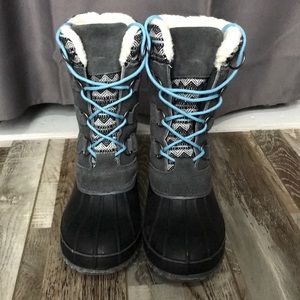 Snow boots